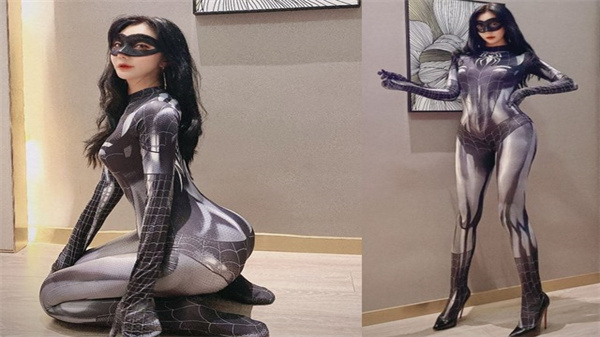 推特女神Vivian姐丝袜诱惑定制：蜘蛛侠角色扮演，扛腿狂抽爆操颜射极致反差